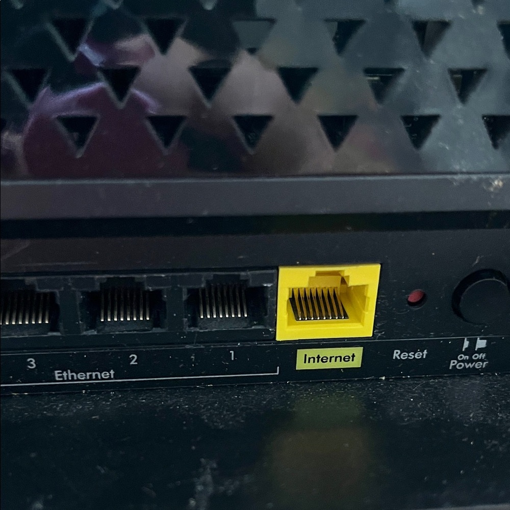 Netgear Black slim Router r6300 - Picture 6 of 9